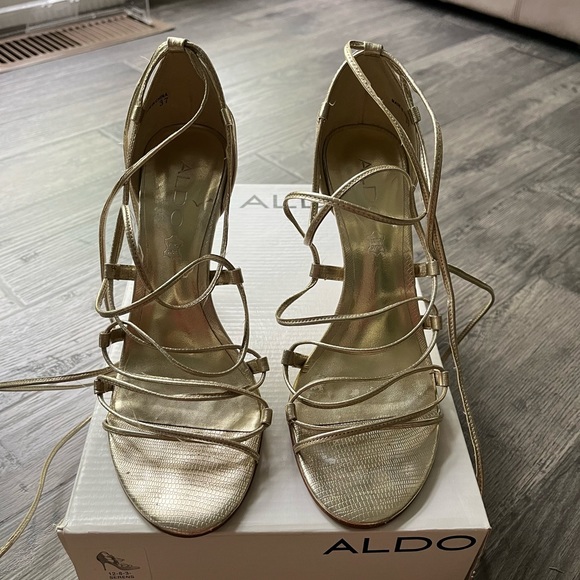 Aldo Gold Strappy Sandals Size 7 - Picture 3 of 6